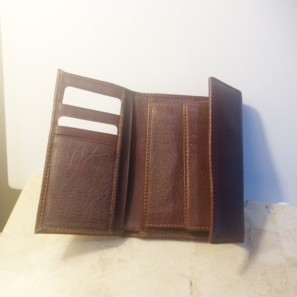 Knights and Walker Other - Knights & Walker Men's leather wallet new in box